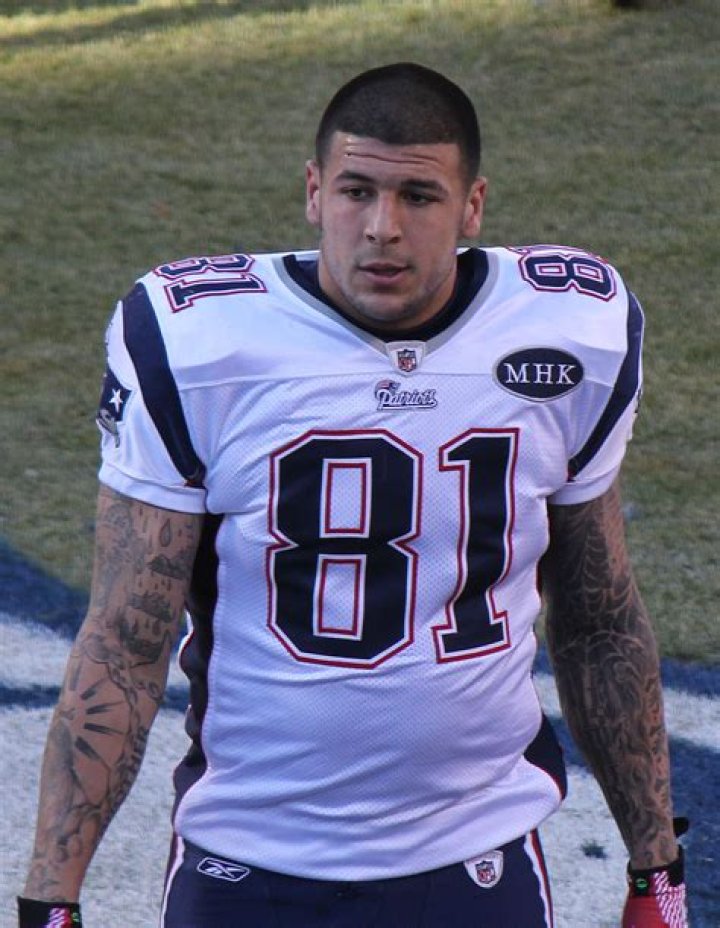 Aaron Hernandez Biography - Facts, Childhood, Family Life & Achievements