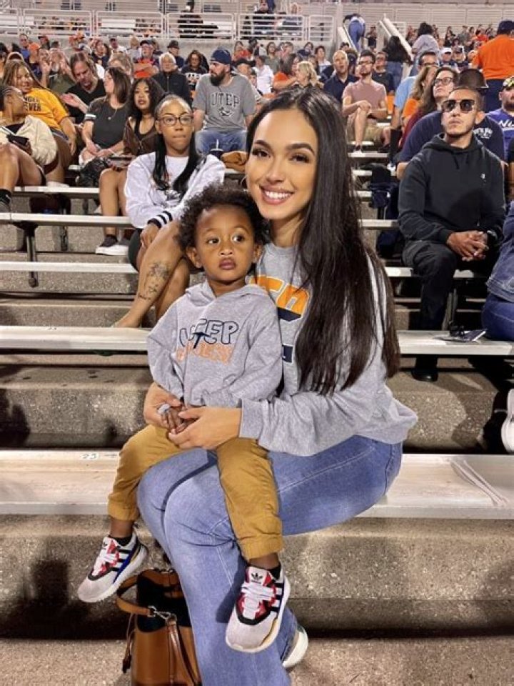 Aaron Jones family, wife, children, parents, siblings