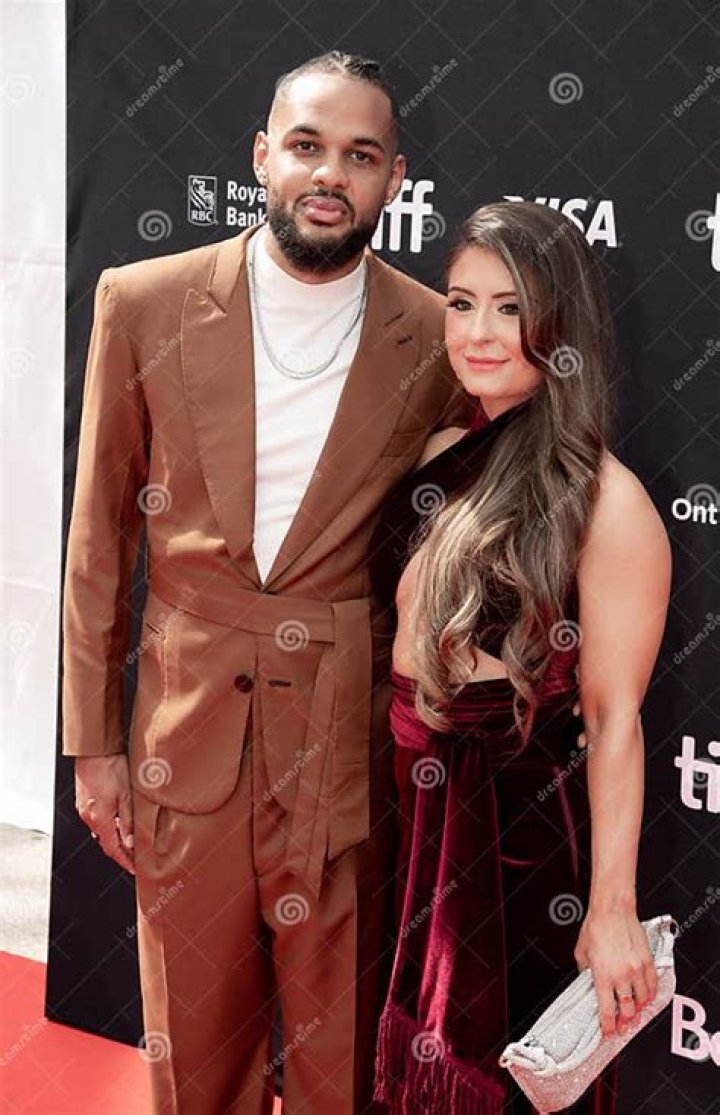 Akim Aliu Wife: Is He Married – Parents & Salary – Is He A John Doe In Chicago Blackhawks Case?