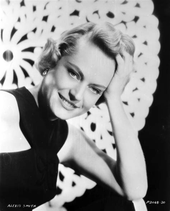 Alexis Smith Biography - Facts, Childhood, Family Life & Achievements