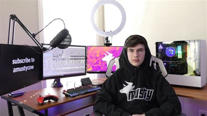 Amustycow – Bio, Facts, Family Life, Career