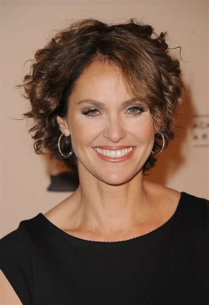 Amy Brenneman Biography - Facts, Childhood, Family Life & Achievements
