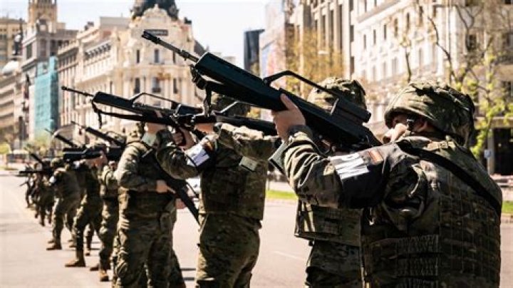 An unassuming heist movie pulls off a huge score on the Netflix Top 10