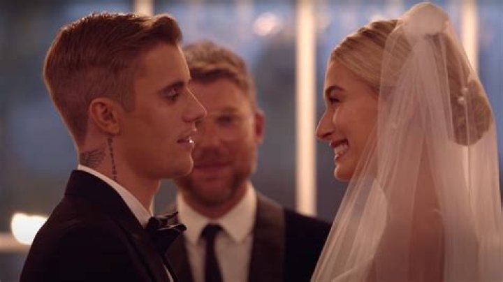 
Anders Lee is Married to Wife: Grace Dooley 