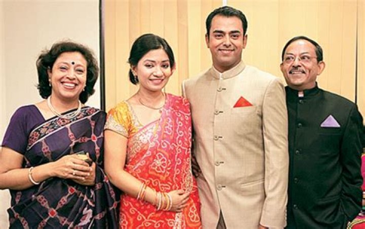 Anirban Lahiri family, wife, children, parents, siblings