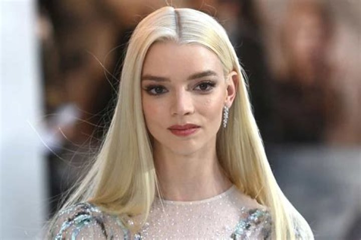 
Anna Konic Height, Weight, Net Worth, Age, Birthday, Wikipedia, Who, Nationality, Biography 