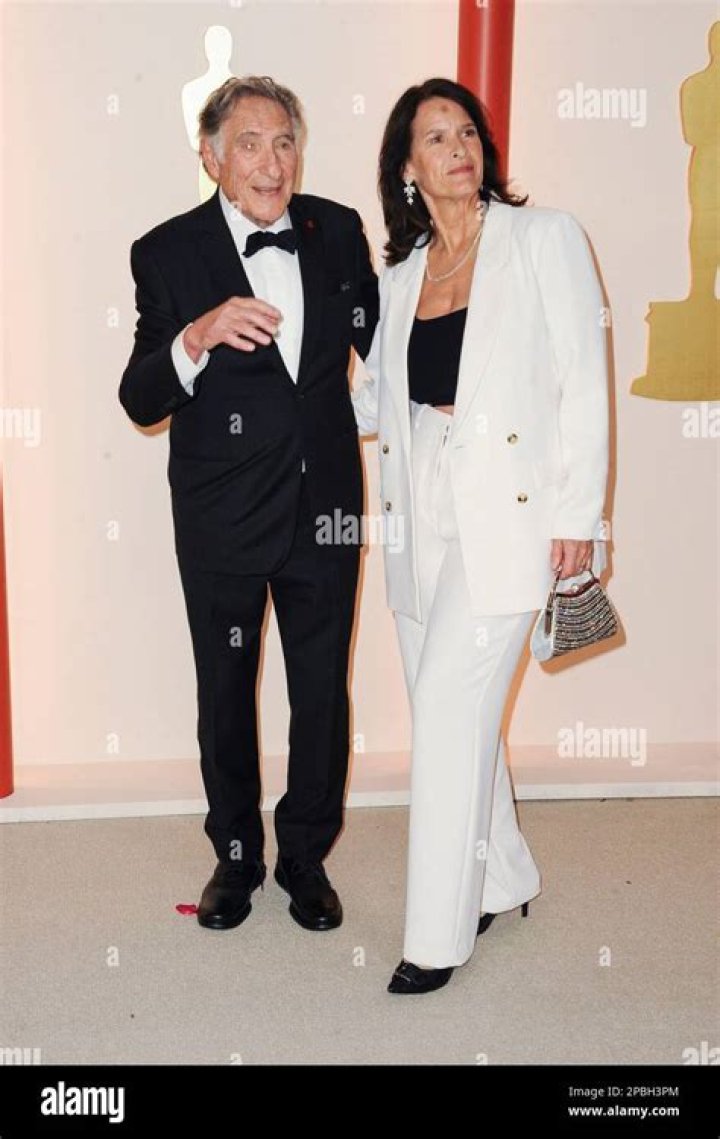 Are Alex Hirsch and Judd Hirsch related? – Celebrity