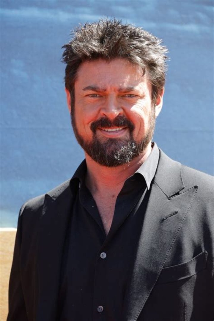 Are Keith Urban and Karl Urban related?