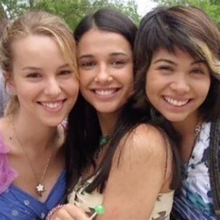 Are Naomi Scott and Bridgit Mendler friends? – Celebrity