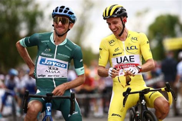 Are Simon and Adam Yates identical twins?