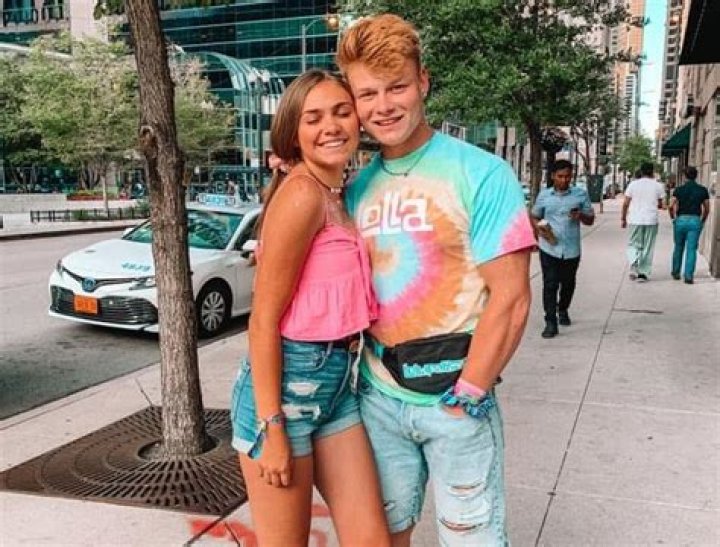 Ariana Lee Bonfiglio Bio, Wiki, Age, Family, Husband, TikTok, Salary and Net Worth