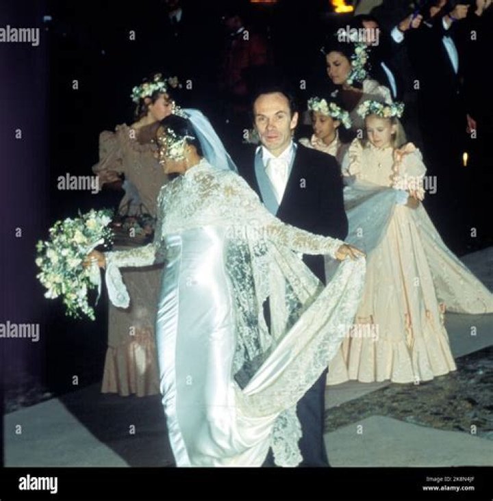 What happened to Diana Ross ex-husband?