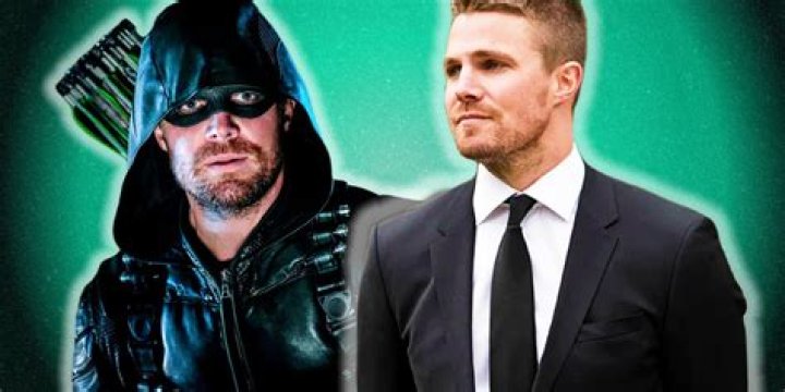 Arrow Star Stephen Amell Defends The Batman’s Eye Makeup