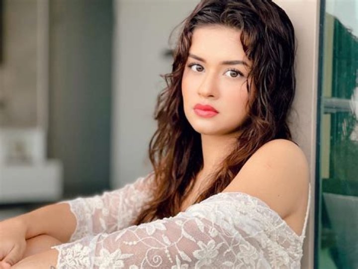 Avneet Kaur- Bio, Facts, Family Life of Indian Actress & Dancer