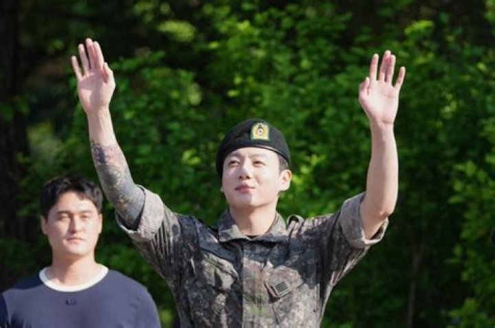 
“Baekhyun is back” trends as EXO’s Baekhyun has been officially discharged from military service 