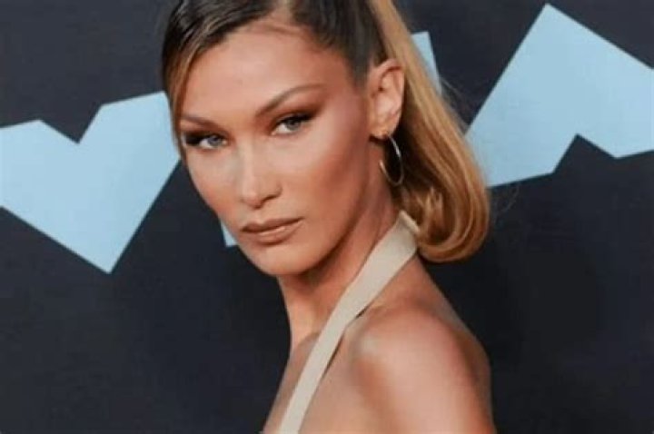 Bella Hadid And The Weeknd Are ‘Keeping In Touch’