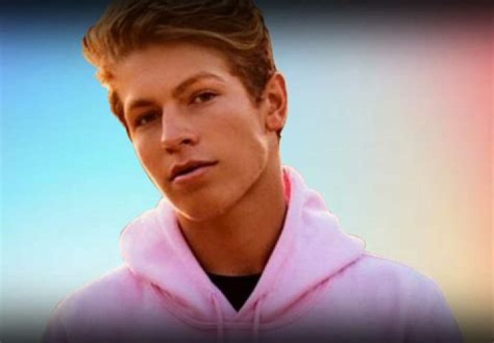 Ben Azelart Wiki, Girlfriend, Brother, Sister, Height & More