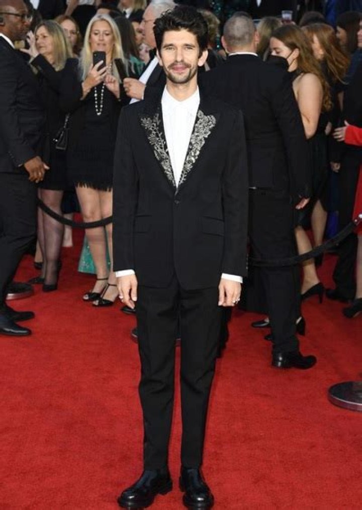 Ben Whishaw Height Weight Shoe Size Measurements Family