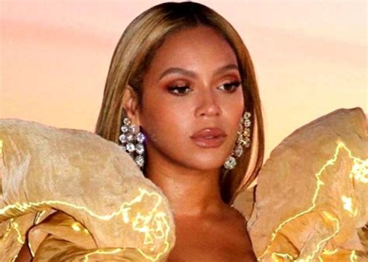 Beyonce Wore Over 300 Carats Worth Of Lorraine Schwartz Diamonds At The Golden Globes