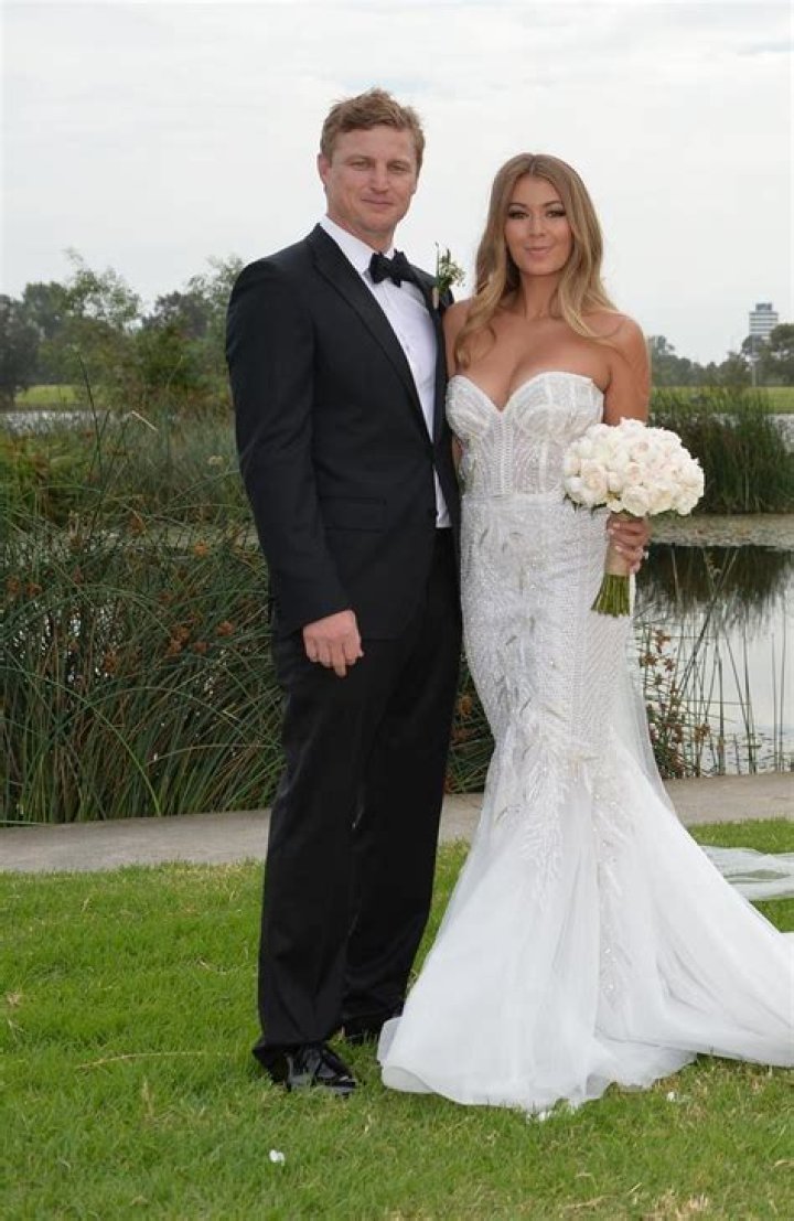 
Brett Finch Is Still Married To Wife Elli Johnston And Has A Daughter Mackenzie Grace 