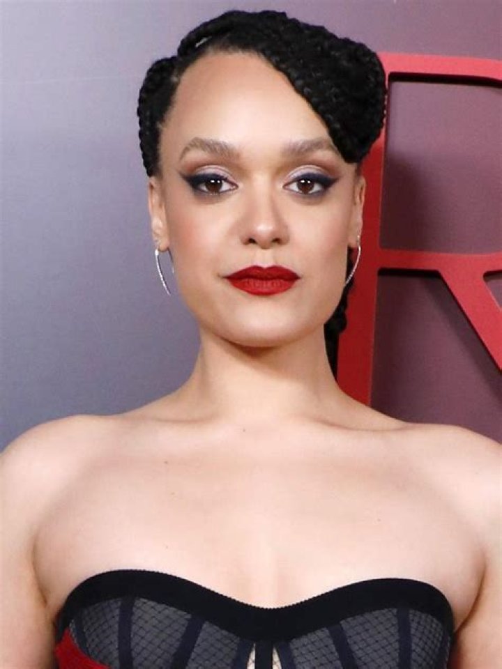 Britne Oldford Wiki, Age, Height, Boyfriend, Net Worth, Parents & More