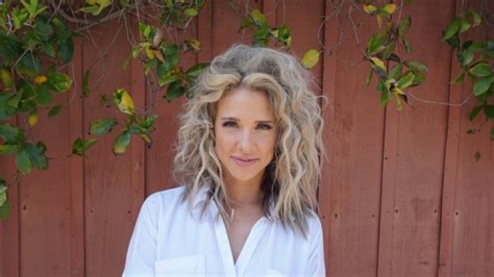 Comedian Brittany Schmitt Wiki, Husband, Age, Height, Net Worth, Parents & More