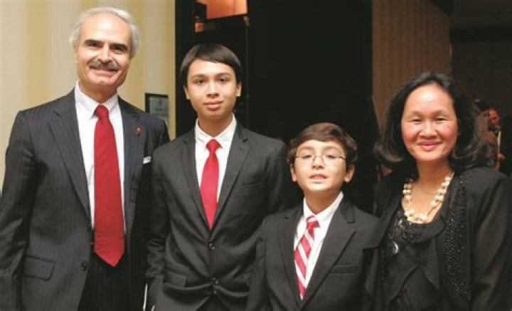 Dr. Bruce Broudy, MD – Lexington, KY