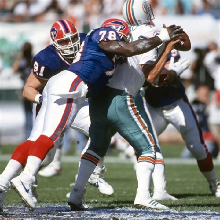 Bruce Smith Biography - Facts, Childhood, Family Life & Achievements