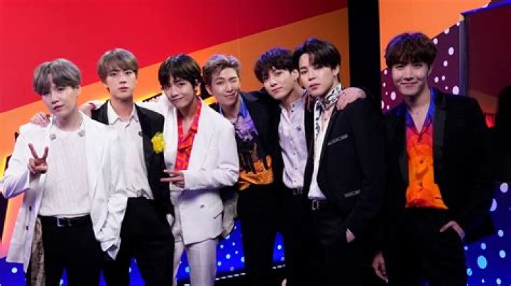 BTS Fans Show Love To Naomi Campbell After She Casually Gushes Over Their Men’s Makeup Line – Check Out The Video!