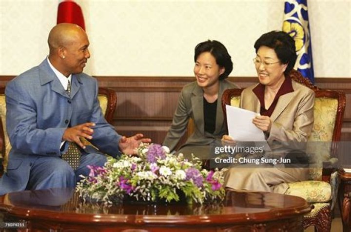 Can hines ward speak korean