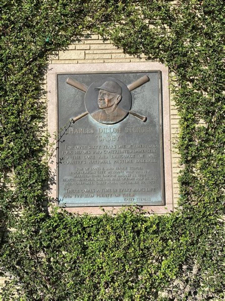 Casey Stengel Biography - Facts, Childhood, Family Life & Achievements