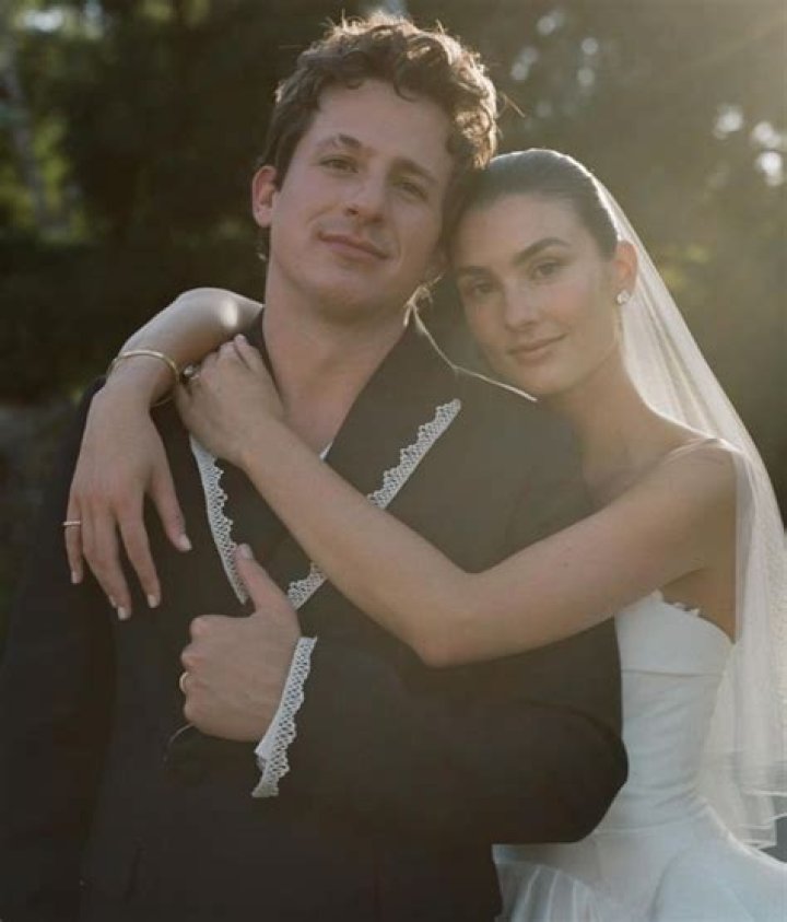 Charlie Puth Bio, Wiki, Age, Family, Eyebrow, Net Worth, Dating, Girlfriend, Albums and Songs.