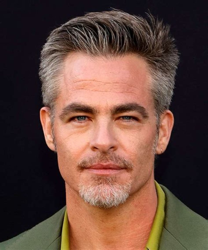 Chris Pine Biography - Facts, Childhood, Family Life & Achievements