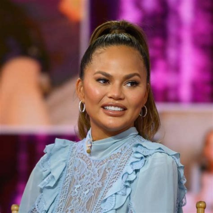 Chrissy Teigen Calls Out The ‘Tacky’ Women Who Exposed Ben Affleck And Matthew Perry For Using Celebrity App Raya