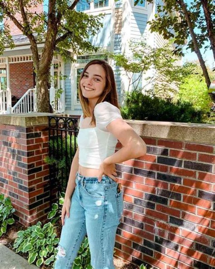 Ciera Stitz - Bio, Facts, Family Life of Fitness YouTuber