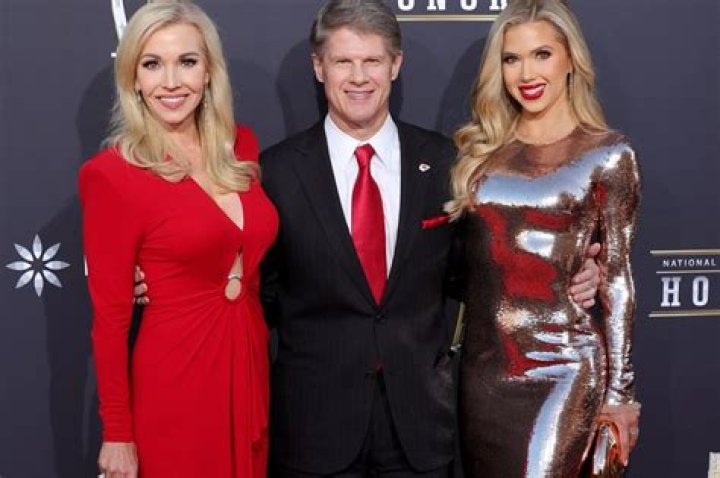 Clark Hunt siblings: Lamar Hunt Jr., Sharron Hunt Munson, Daniel Hunt