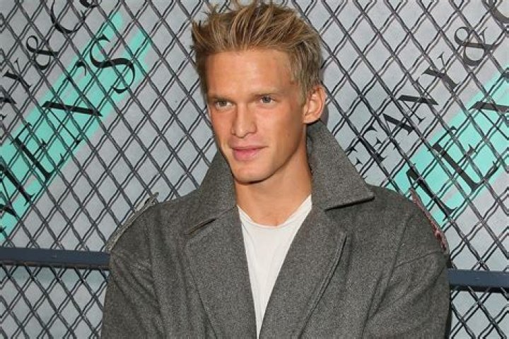 Cody Simpson Does A Next Level ‘Worm’ Dance After Nearly A Week In Self-Quarantine – ‘I’m Starting To Crack’