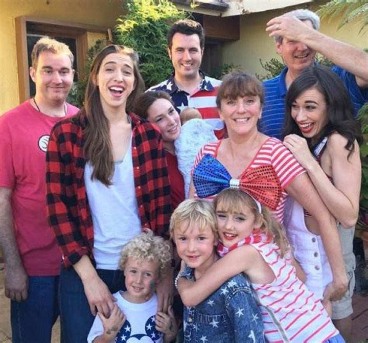 Colleen Ballinger family, husband, children, parents, siblings