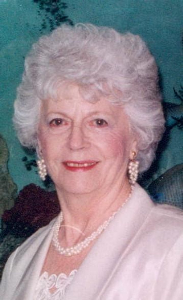 Connie Stevens Biography - Facts, Childhood, Family Life & Achievements