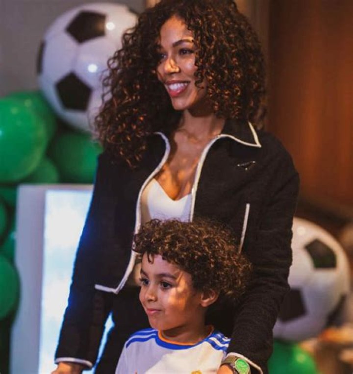 Cora Gauthier Wiki, age, height, Karim Benzema wife, children, Instagram, net worth