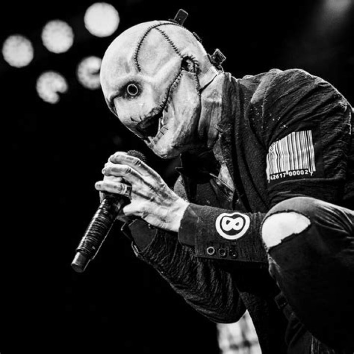 Corey Taylor Biography - Facts, Childhood, Family Life & Achievements