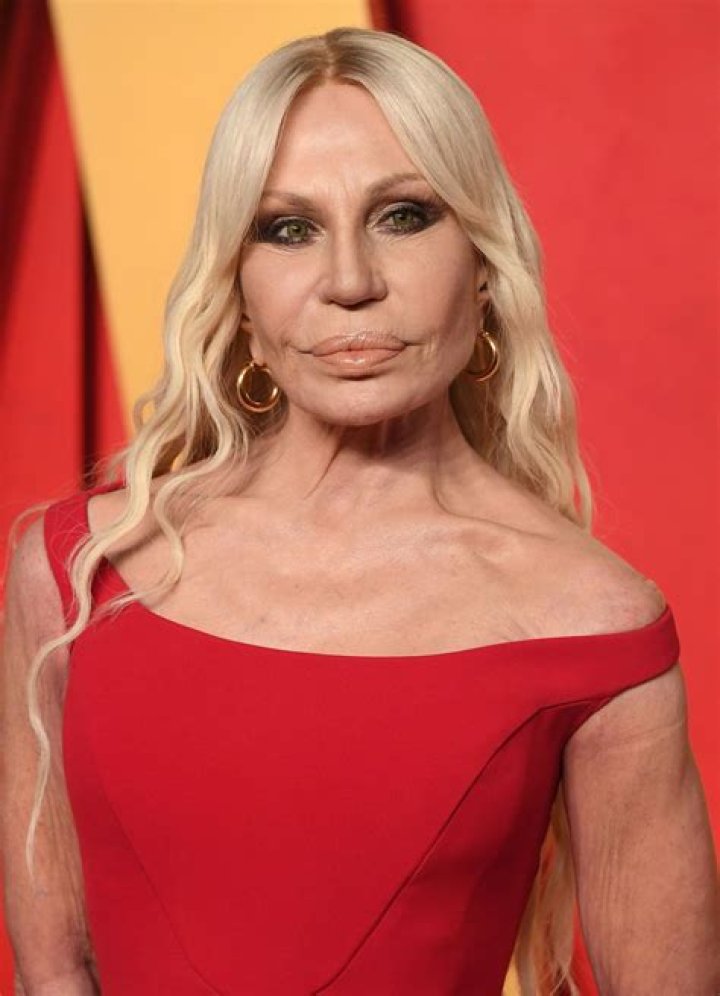 Courtney Stodden Looks Amazing In Versace As She Proudly Detoxes From Xanax — ‘Never Feel Embarassed About Your Recovery’