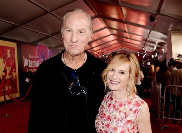 Craig T. Nelson: Wife, net worth, tattoos, smoking & body facts