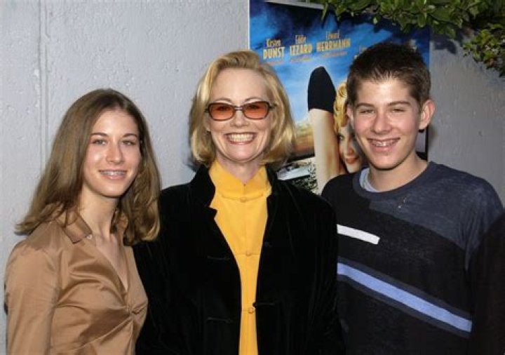 Cybill Shepherd Children: Meet Clementine Ford, Molly Ariel Shepherd-Oppenheim, Cyrus Zachariah Shepherd-Oppenheim