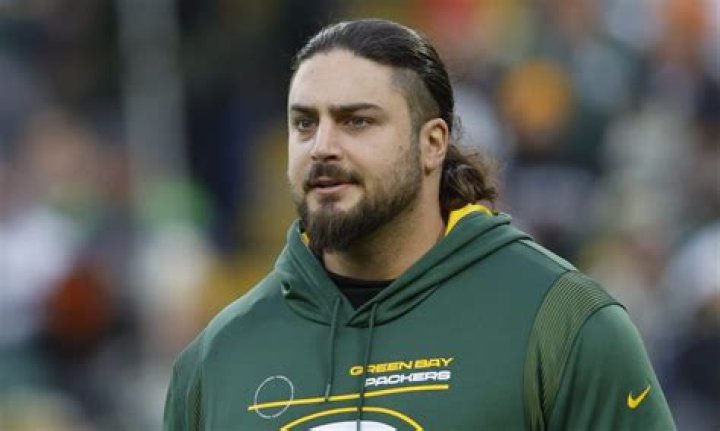 David Bakhtiari net worth: Real name, age, height, girlfriend, contract, salary