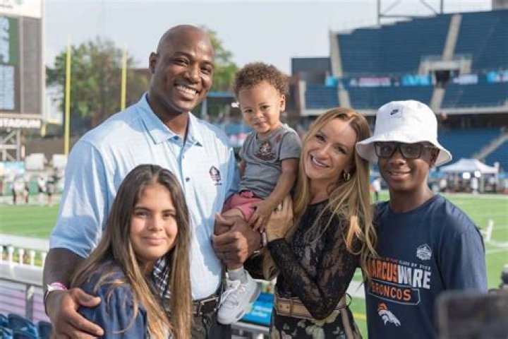 Demarcus Lawrence family: Wife, children, parents, siblings