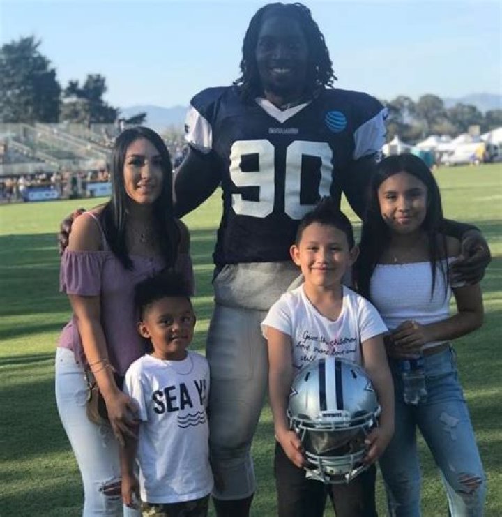 Demarcus Lawrence siblings: Meet sister Loshronda Lawrence