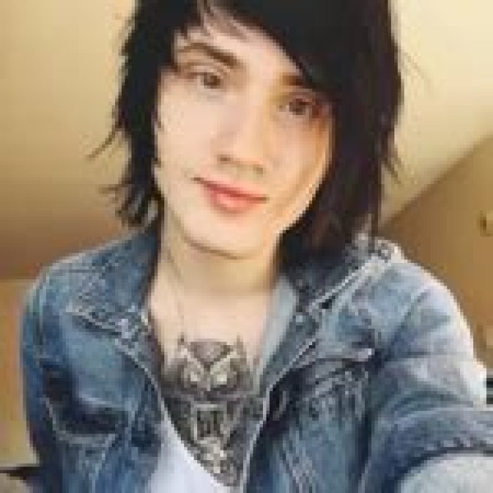 Denis Stoff Biography - Facts, Childhood, Family Life & Achievements