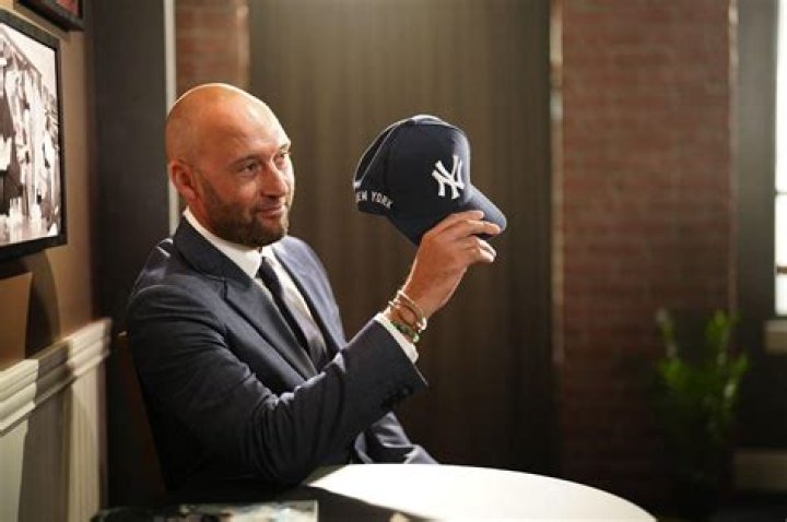 Derek Jeter Biography - Facts, Childhood, Family Life & Achievements