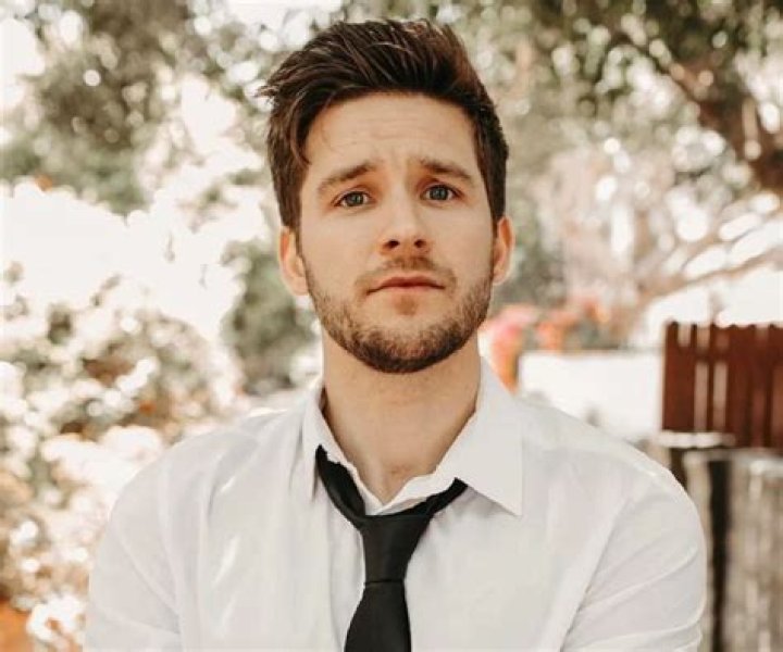 Devon Werkheiser Biography - Facts, Childhood, Family Life & Achievements